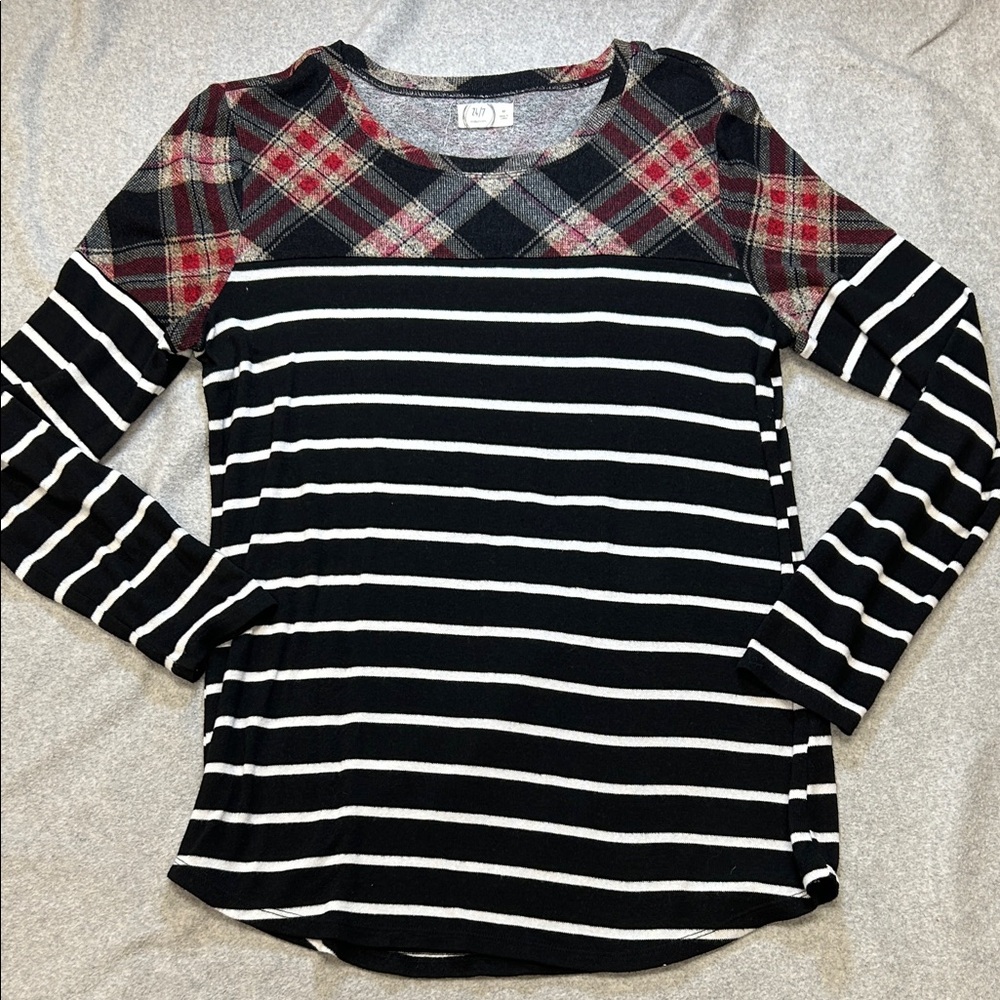 Maurices Black and Gray Patterned Top